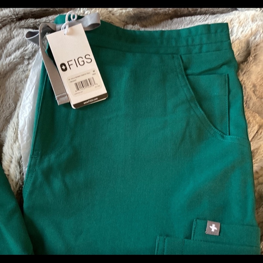 FIGS yola medium tall pant in hunter green M/T